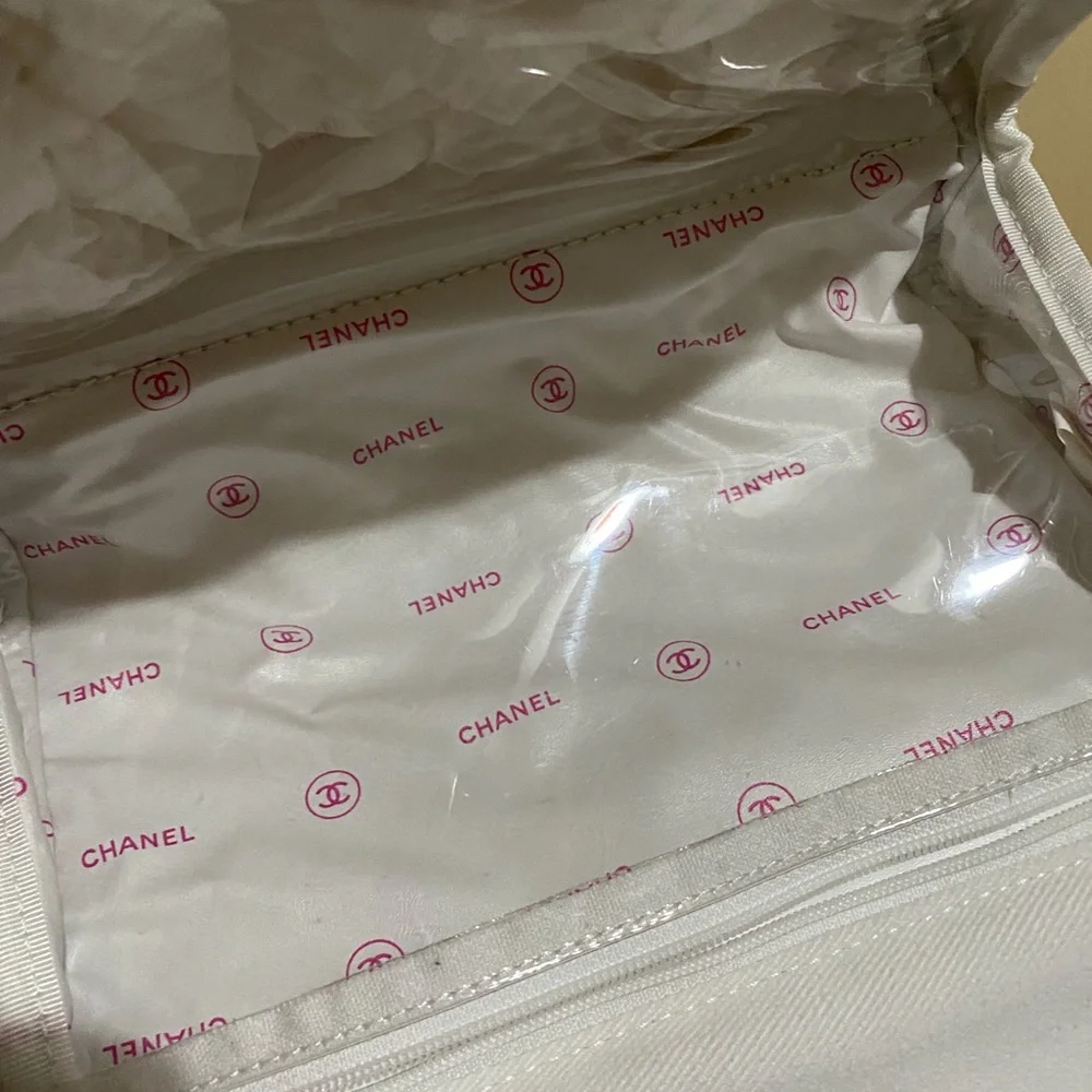 Chanel - Picture 5 of 12